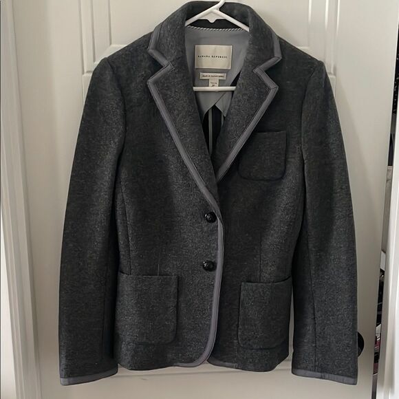 Classic Banana Republic Gray Women's Blazer - Picture 1 of 7